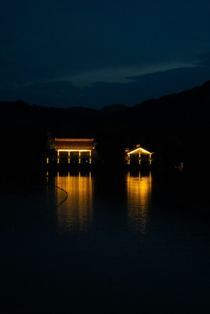 Soaking Under the Stars: Discover Japan’s Secret Nighttime Hot Springs and Enchanting Autumn Firefly Retreats